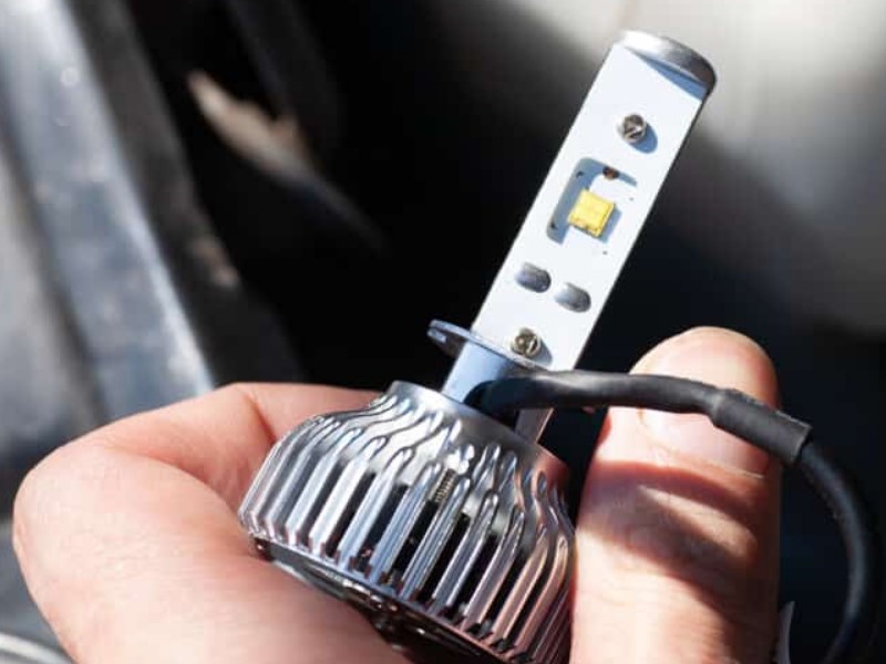 H7 LED car bulbs produce cold light.